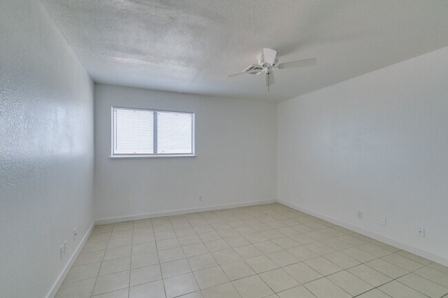 Building Photo - 6987 Mendon Ln