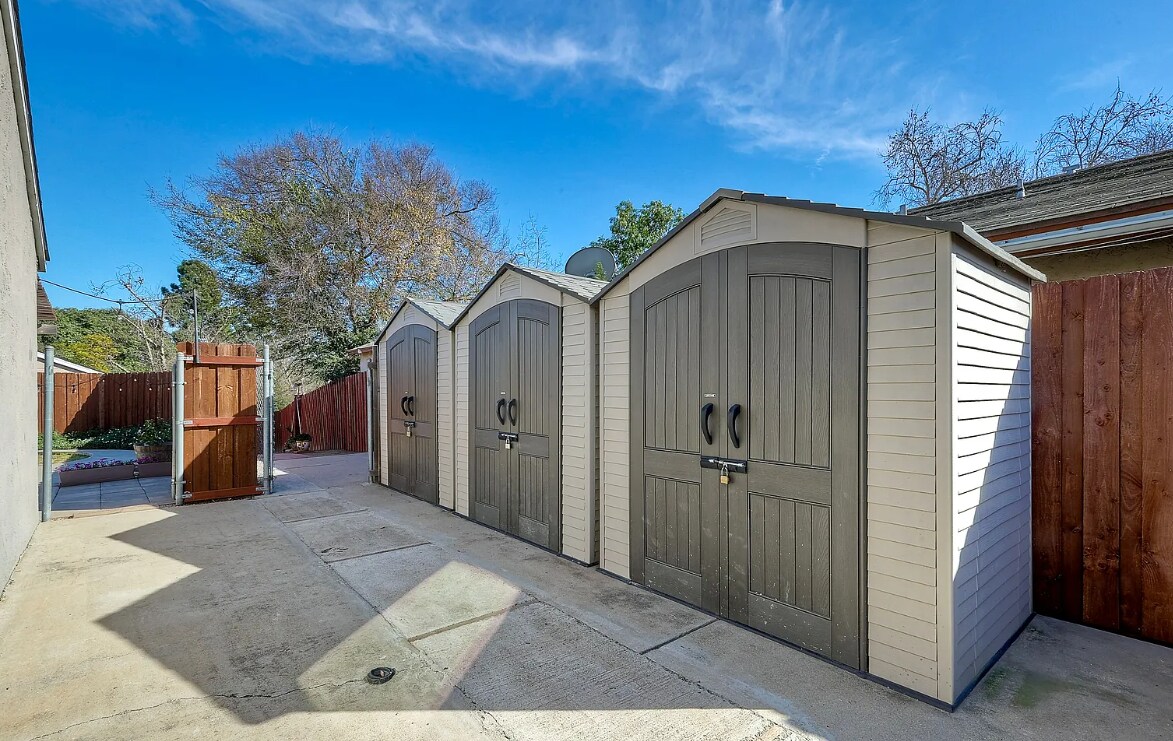 Building Photo - 2371 Berry St