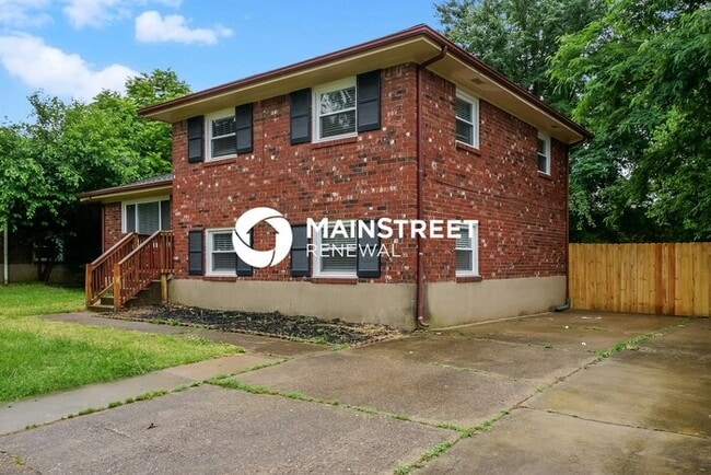 Building Photo - 3 Bedroom Pet-Friendly Home in Jeffersonville, IN with Main Street Renewal