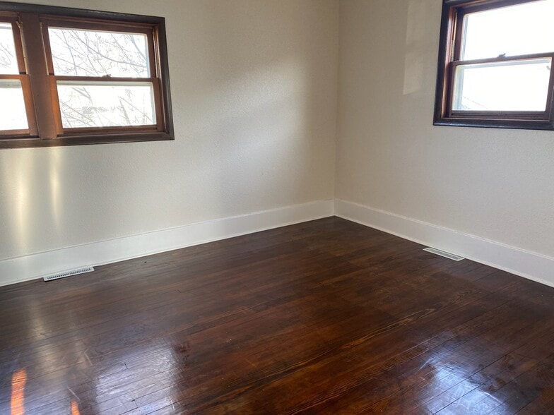 Building Photo - 41 S Howell St