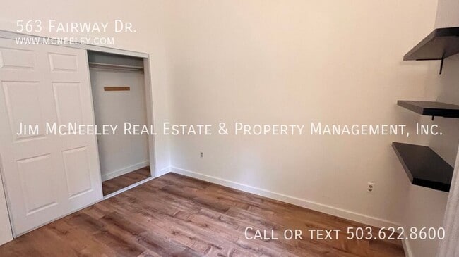 Building Photo - 563 Fairway Dr