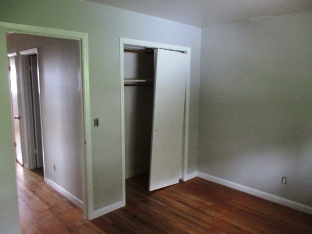 Building Photo - 224 Robinhood Ln