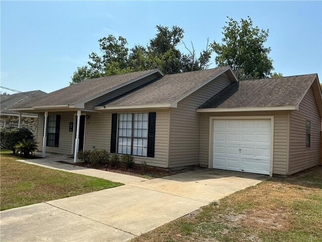 Building Photo - 421 Portsmouth Dr