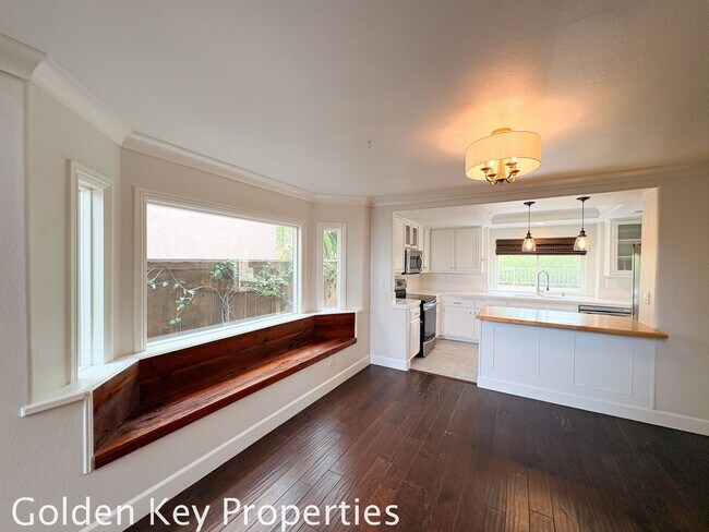 Building Photo - Welcome home to this spacious 4-bedroom, 3-bath home located in the Rancho Del Oro Community!