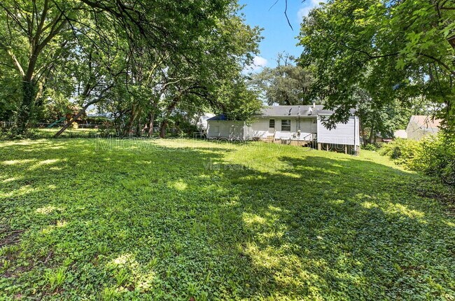 Building Photo - 10027 Lilac Ave