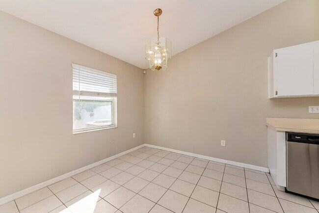 Building Photo - 208 Lookout Dr