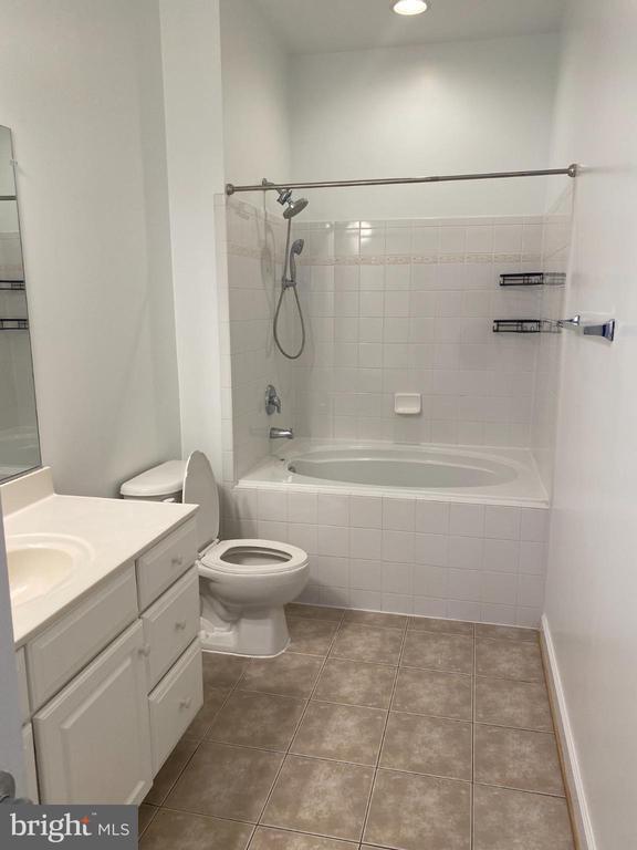 Building Photo - 820 Belmont Bay Dr