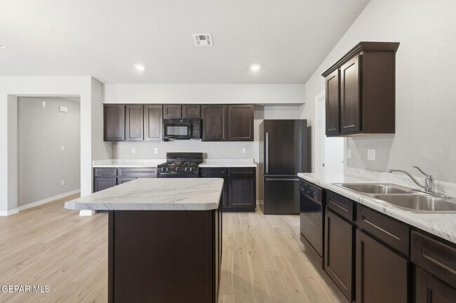 Building Photo - 14561 Desert Poppy Ct