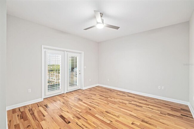 Building Photo - 2305 Edgewater Dr