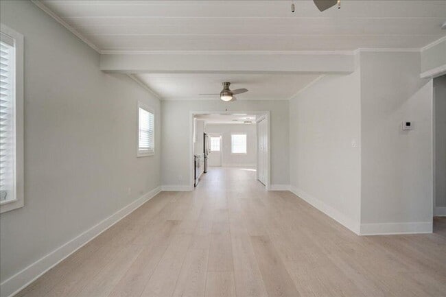 Building Photo - 320 NW 6th Ave