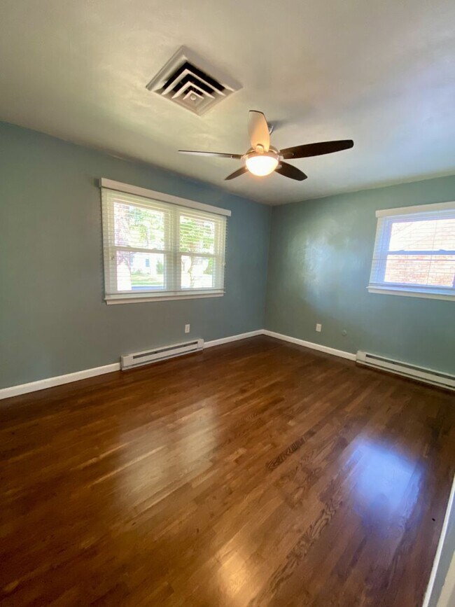 Building Photo - Beautiful Elizabeth River Home