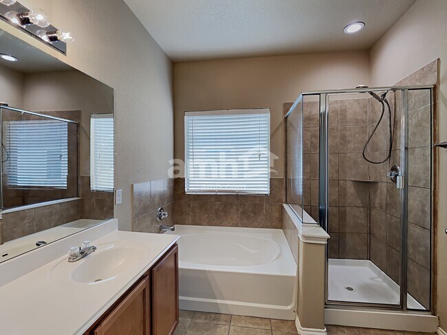 Building Photo - 5707 Sendero Spring