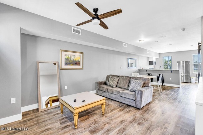 Building Photo - 112 E Orchard Loop