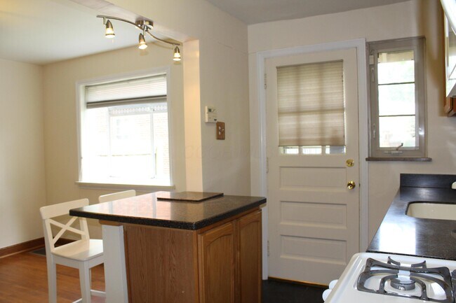 Building Photo - 1784 Kings Ct