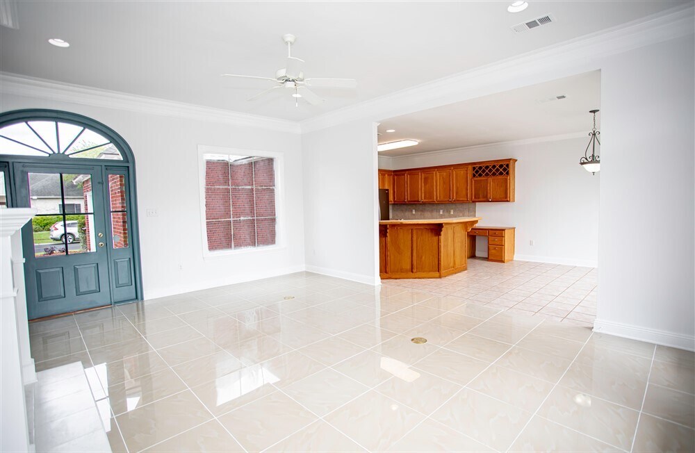 Building Photo - 10562 Oakley Trace Dr