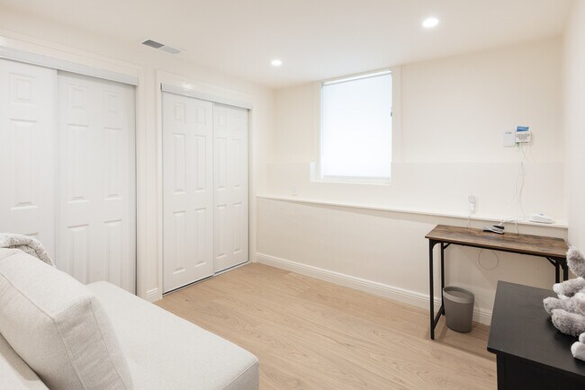 Building Photo - 564 Chenery St