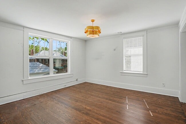 Building Photo - 620 E 48th St