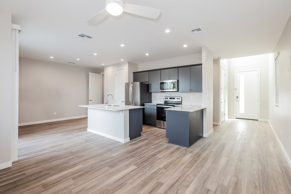 Building Photo - 14251 N 7th St