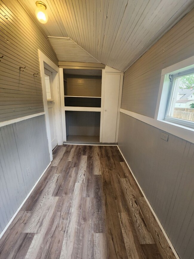 Building Photo - 417 Taylor Ave