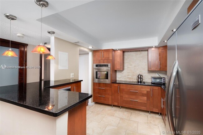 Building Photo - 18021 Biscayne Blvd