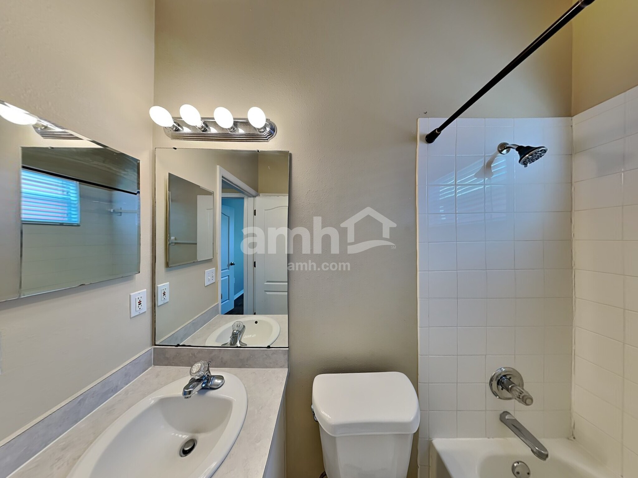 Building Photo - 7044 Monarch Park Dr