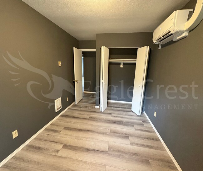 Building Photo - Roseville Lane Apartments