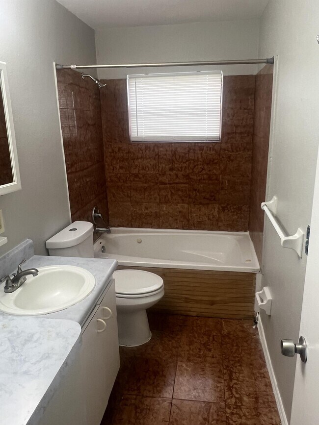 Building Photo - 731 Michigan Ct