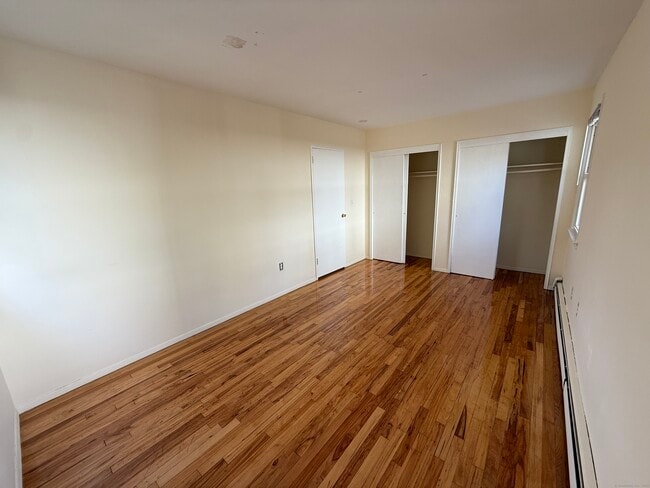 Building Photo - 324 Strawberry Hill Ave