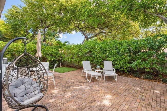 Building Photo - 1875 Highland Grove Dr