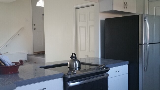 Building Photo - 2067 Libertyville Rd