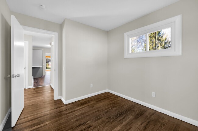 Building Photo - 26 Seminole Cir