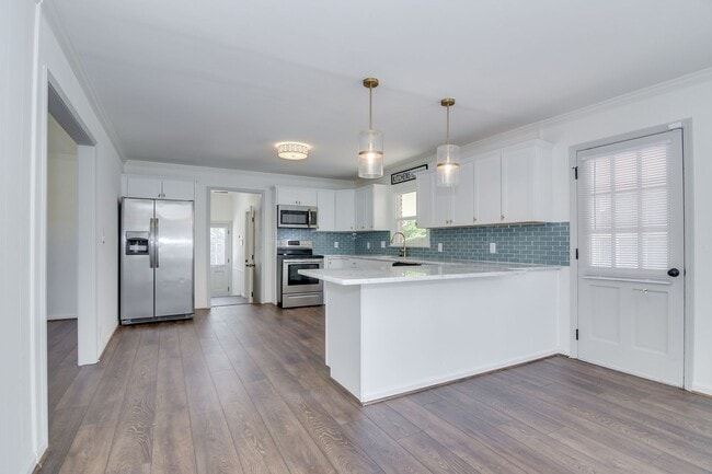 Building Photo - Southern Charm Brick Ranch Home