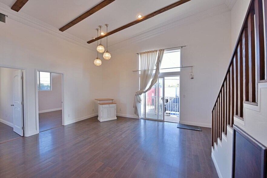 Building Photo - 7929 Blackburn Ave