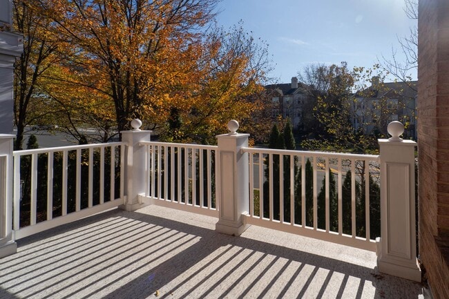 Building Photo - Well Appointed 3 Bedroom 3.5 Bath Townhome in Fairfax