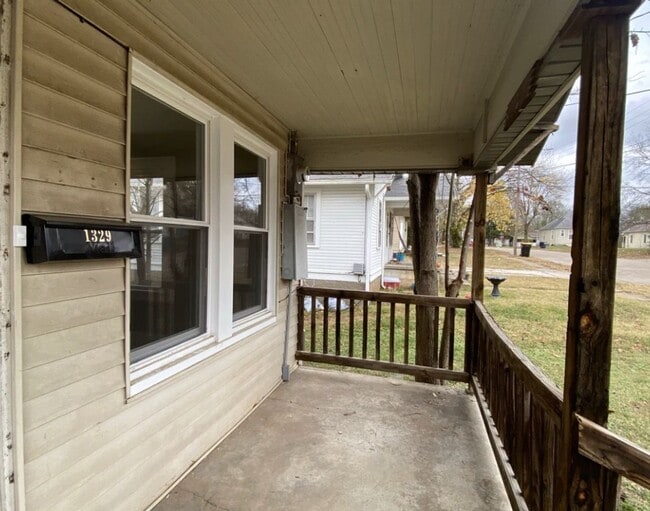 Building Photo - Nice 2 Bed/1 Bath Home, close to downtown