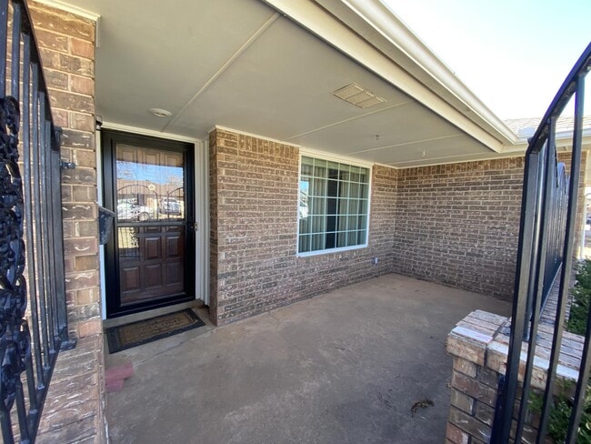 Building Photo - 2413 Robin Ridge