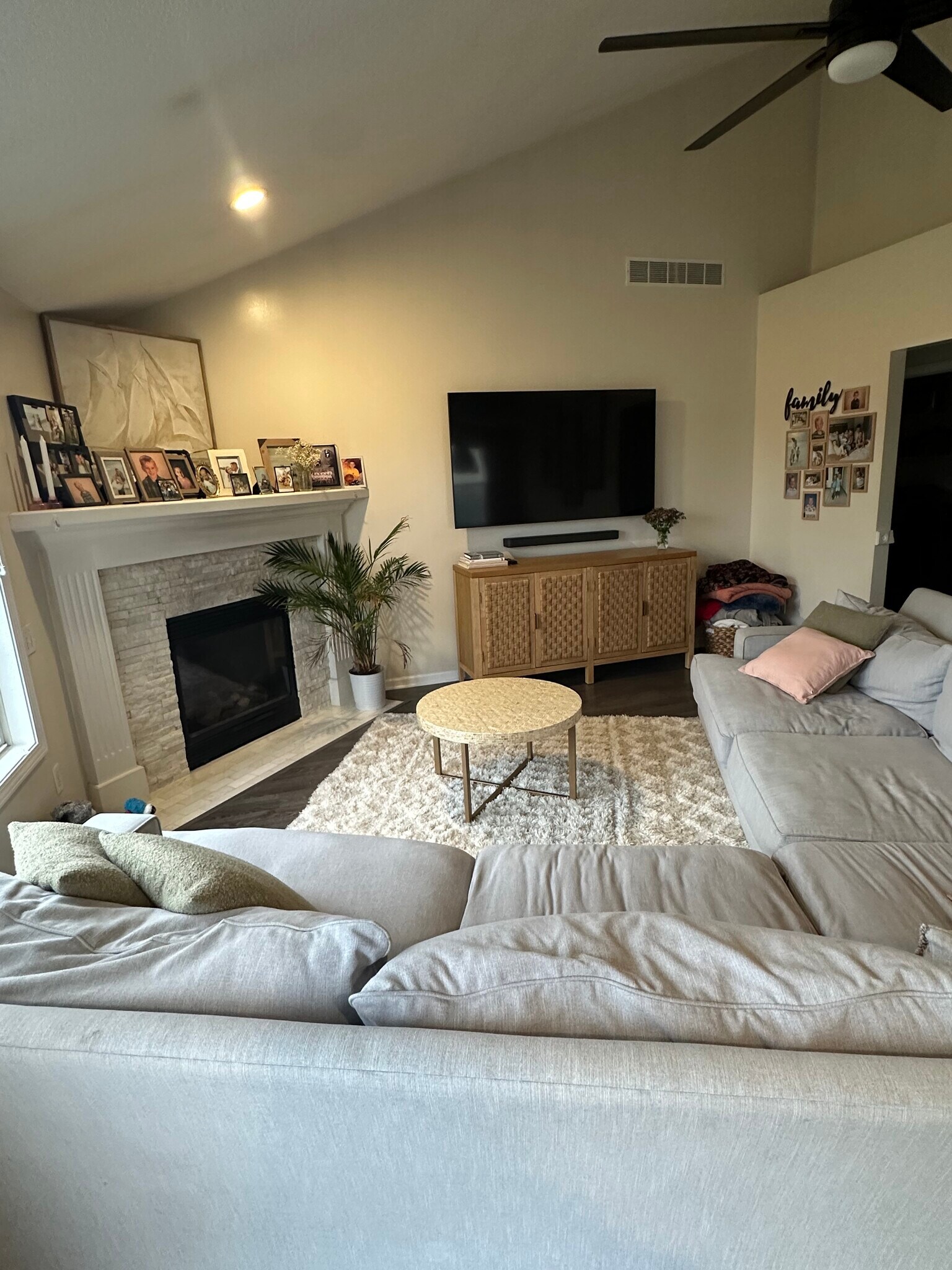 Building Photo - 9527 Acacia Psge