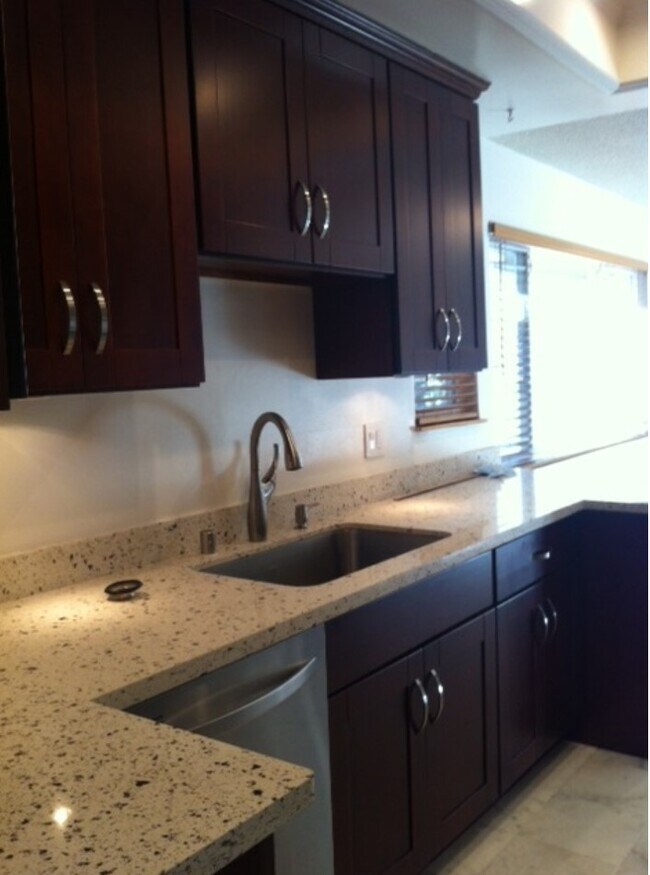 Building Photo - 3202 Isadora Dr