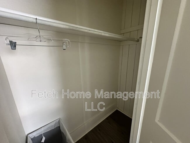 Building Photo - 836 W Main St