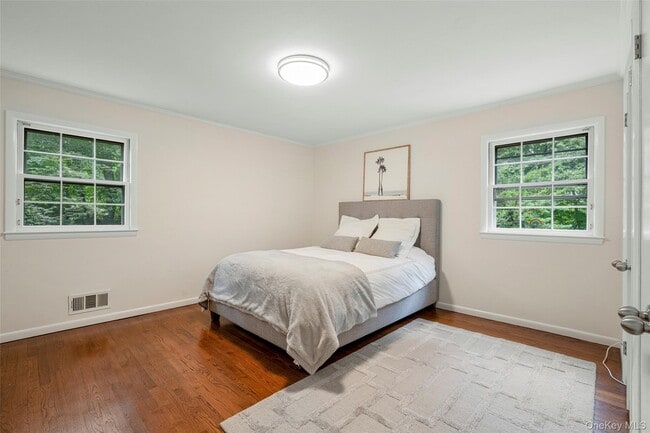 Building Photo - 6 Trails End