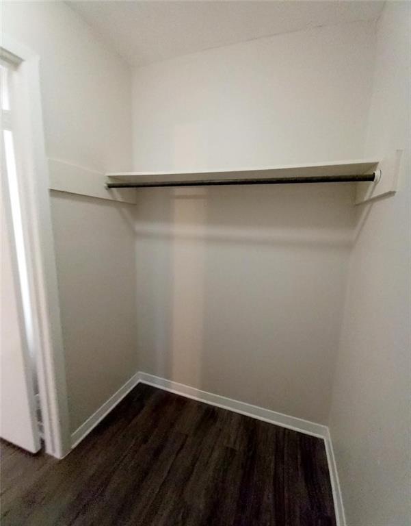Building Photo - 2800 Westhill Dr