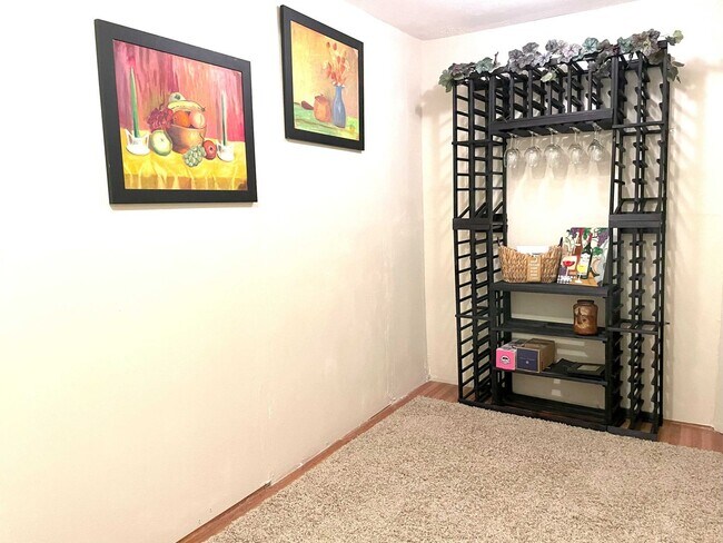 Building Photo - Elegant 4 bedroom 2.5 bath home, Completely Furnished