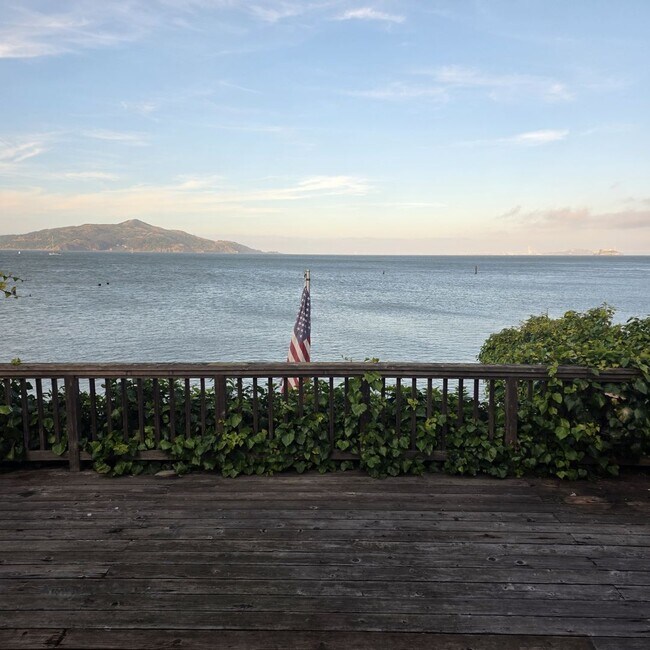 Building Photo - Live on the Water in Sausalito — 2BD with Direct Beach Access