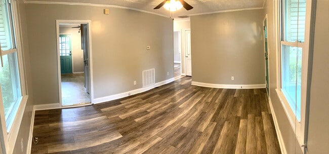 Building Photo - 1011 E 16th St