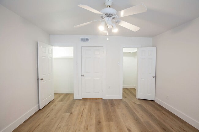 Building Photo - Remodeled Central Dallas Condo