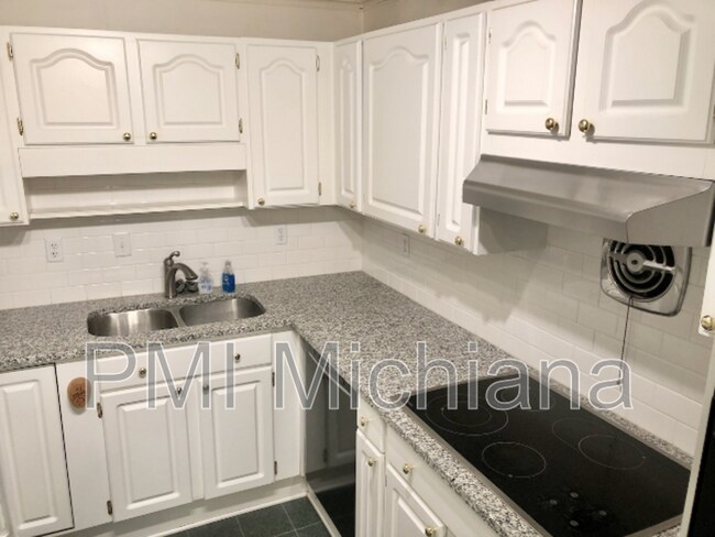 Building Photo - 52554 Kenilworth Rd