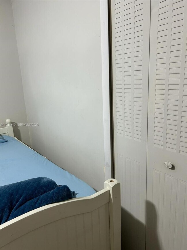 Building Photo - 1560 W 46th St