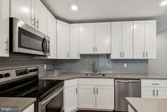 Building Photo - 814 N Uber St