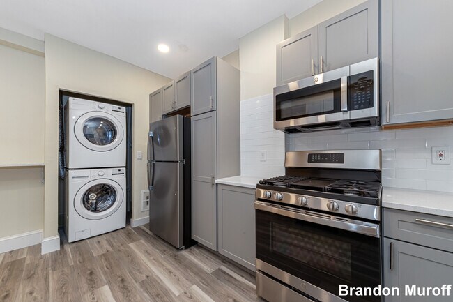 Building Photo - 44 Brackett St