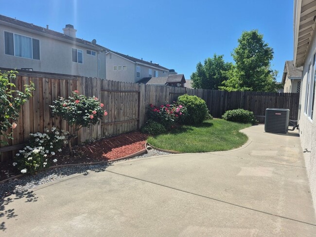 Building Photo - Coming Soon Beautiful 4 bedroom plus office with 3 Full bathrooms